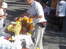Спасовый мед продавали прямо у храма