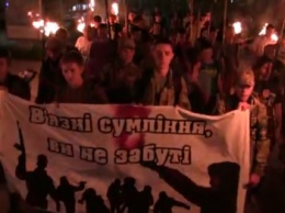 В Сумах поддержку политзаключенных провели факельное шествие (ВИДЕО)