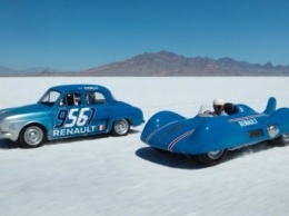 Классический Renault установил рекорд скорости на озере Бонневиль