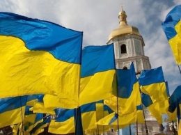 Руководители государства поздравили украинцев с Днем Государственного Флага