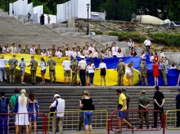 Над Потемкинской лестницей развернули украинский флаг