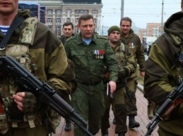 Сотня вооруженных до зубов боевиков охраняет Захарченко - в Донецке перекрыли шесть улиц