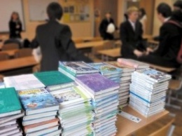 Школьникам Чернигова купят учебники за городские деньги