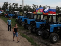 В Росси задержали участников пробега на тракторах