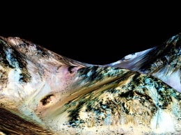 Ученые усомнились в марсианских «ручьях» из жидкой воды