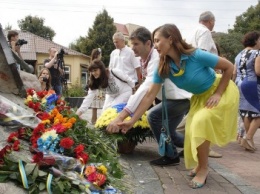 На двадцатипятилетние страны в Полтаве почтили память 25-ти погибших земляков