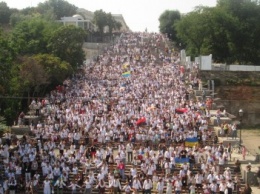 В Одессе на Потемкинской лестнице собралось рекордное количество украинцев в вишиванках (ФОТО, ВИДЕО)