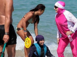 Инцидент на пляже в Ницце подогрел дебаты о запрете буркини