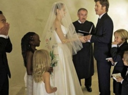 Анджелина Джоли и Брэд Питт отмечают вторую годовщину свадьбы