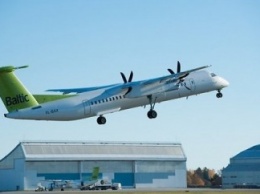 У лайнера компании airBaltic во время полета отказал двигатель