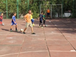 В одном из ялтинских микрорайонов по инициативе депутата прошел турнир по мини-футболу