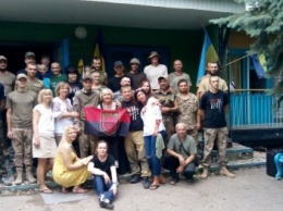 Криворожане в добробате отметили День независимости с Адой Роговцевой (ФОТО)