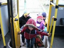 На учебу юные павлоградцы будут ездить на школьных автобусах и по ученическим проездным