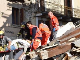 Из-за нехватки мешков спасатели Италии не в состоянии убрать с улиц тела погибших