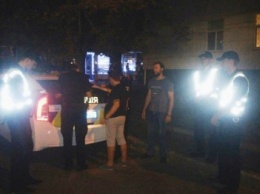 В Херсоне на перекрытом для транспорта пр. Ушакова полицейские остановили нетрезвого мотоциклиста