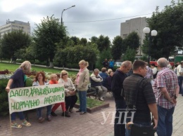 Здание "Харьковоблэнерго" пикетируют с самого утра в Харькове