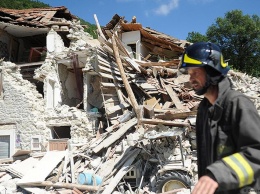 Число погибших при землетрясении в Италии превысило 260 человек