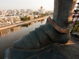 Поставить в центре азиатской Москвы 100-метровую фигуру царя-европейца Петра? это гениально