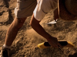 На юго-западе Китая нашли гигантские окаменелые следы ног