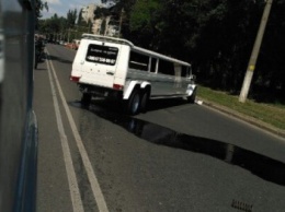 В Одессе свадебный лимузин попал в аварию: Фонтан парализован