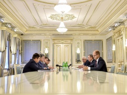 Порошенко обсудил с главой МИД Белоруссии вопросы экономического сотрудничества между странами
