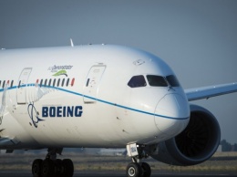 В Японии самолет совершил экстренную посадку из-за треснувшего лобового стекла