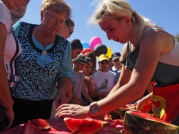 В Волгоградской области взвесили самый большой арбуз года