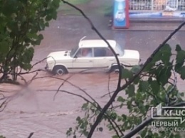 Непогода в Кривом Роге: Затопленные дороги и многоэтажки