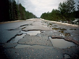 Мининфраструктуры: украинские дороги отремонтируют за счет штрафов
