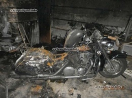 В Киеве мотоциклист решил подзарядить аккумулятор и сжег байк в гараже. ФОТО