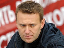 Навальный подаст в суд на ФМС за отказ выдать ему загранпаспорт