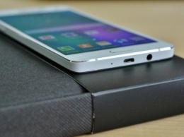 Samsung может презентовать флагманский смартфон Galaxy S7 в конце 2015 года