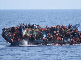 У побережья Италии спасли 1100 беженцев