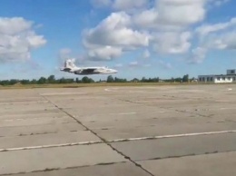 Украинский военный самолет поразил соцсети сверхмастерским полетом