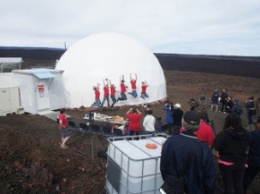 Участники эксперимента год имитировали марсианскую экспедицию на Гавайях