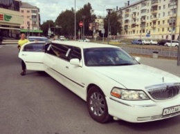 Анастасия Волочкова показала фото с шикарным белым автомобилем