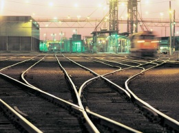 Украинской железной дороге после приватизации хотят оставить одни рельсы, лишив вокзалов и подвижных составов