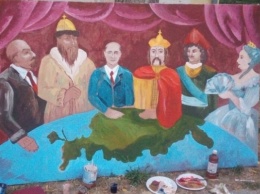 Евпаторийский стрит-арт: Путина нарисовали в окружении российских царей