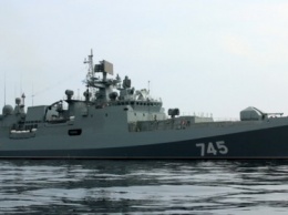Новейший фрегат «Адмирал Григорович» отразил атаки «воздушного агрессора»