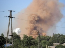 На бурый дым в Мариуполе обратил внимание генерал, а городские власти продолжают молчать (Фотофакт)