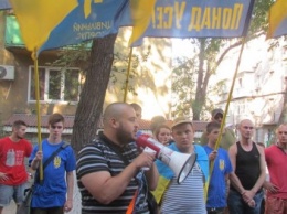 Мариупольцы под воинской частью высказывались против вывода "Азова" (ФОТО+ВИДЕО)