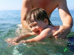 Этим летом 19 тысяч детей под присмотром спасателей научились плавать в Черном море