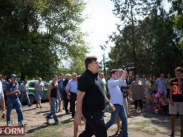 Саакашвили отправился на похороны убитой девочки (ФОТО, ОПРОС)