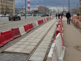 В Туле автомобиль врезался в строящиеся трамвайные пути