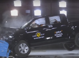 Новый Toyota Hilux набрал всего три звезды по итогам краш-тестов