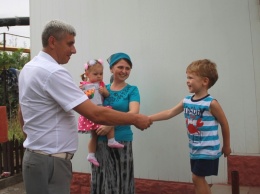 Более 50 криворожских семей получили к 1 сентября помощь нардепа от Оппозиционного Блока Андрея Гальченко