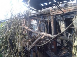 Пожар под Харьковом: владелец дома, пытаясь потушить огонь, получил ожоги