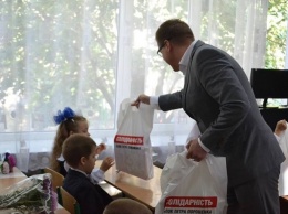 В Черноморске дети с особыми потребностями получили канцелярские наборы ко Дню знаний (политика)