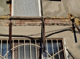 На Молдаванке обрушился балкон: пострадала женщина