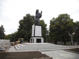 В Кривом Роге заканчивается обустройство еще одного нового символа города - Свято-Николаевского сквера